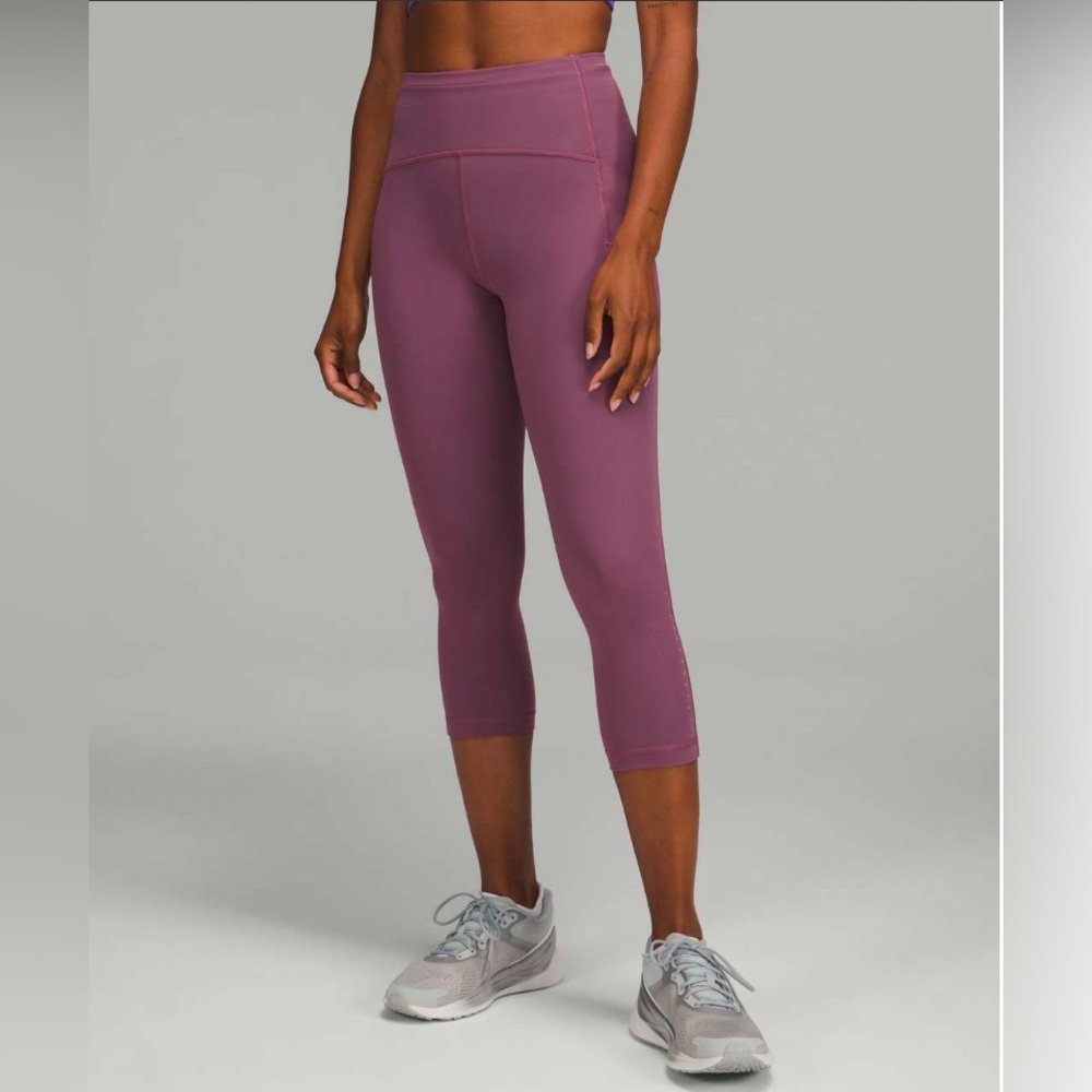Lululemon Swift Speed High-Rise Crop 21"
Vintage Plum size 6